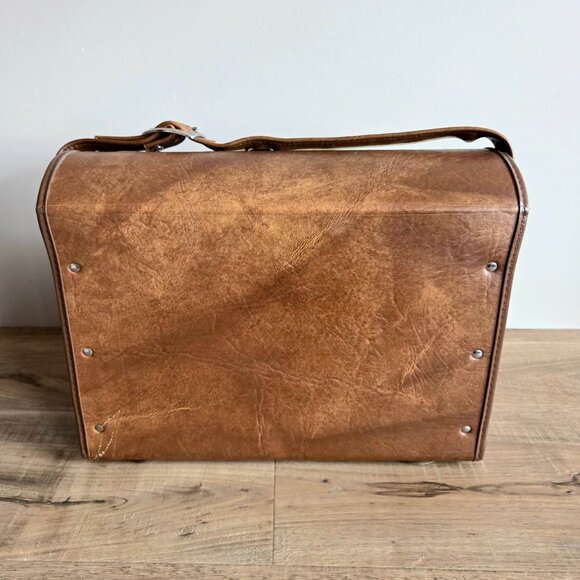 Vintage 1970s large camera bag  wih yellow velvet lining. - Picture 3 of 9